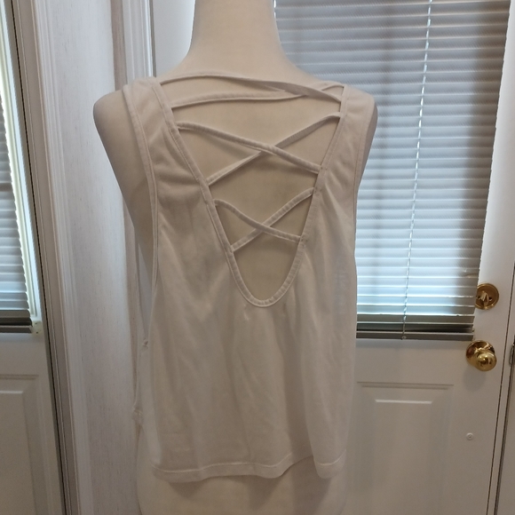 $4 Add-on White Open Tank Top - Size Large - Picture 4 of 6